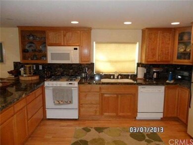 Nice Kitchen with Granite Countertop. built-in Mic