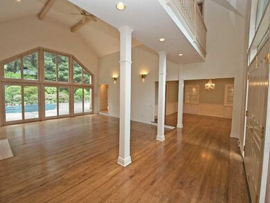 Entry/Foyer.