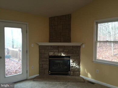 612 Harrison Cir, Locust Grove, VA 22508 - photo 7