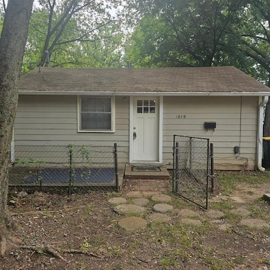 1019 View of front of property with fence