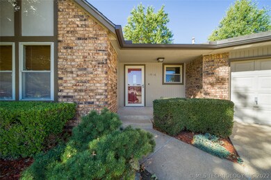 1916 W Phoenix Place, Broken Arrow, OK 74011 - photo 2