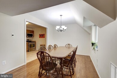 1646 Parkcrest Cir unit 300, Reston, VA 20190 - photo 6