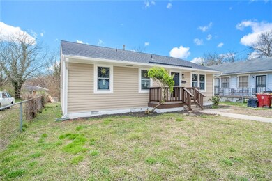 View of front of home with a front lawn, crawl spa