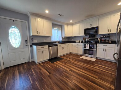 140 Chasteen Dr, Middlesboro, KY 40965 - photo 7