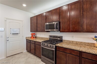 Indirective lighting over cabinets and lots of cou