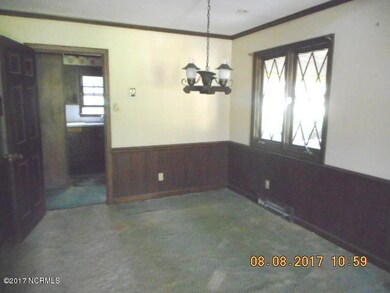128 Fairway Dining Area