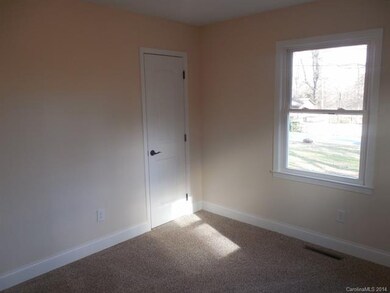 110 Roger Dr, Statesville, NC 28625 - photo 7