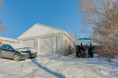 3053rdAveNE_00059