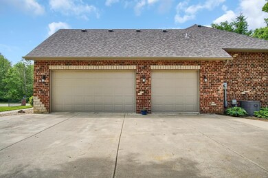 18 Hunters Glen Dr, Maryville, IL 62062 - photo 4