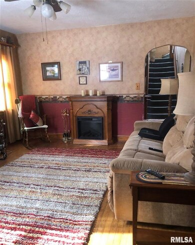 212 N Elmwood Ave, Davenport, IA 52802 - photo 2