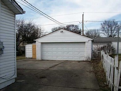 2060 Shawbury Ct W, Columbus, OH 43229 - photo 2