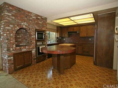 Huge open kitchen set to become your gourmet palac