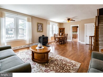 158 S 3rd St, Telford, PA 18969 - photo 4