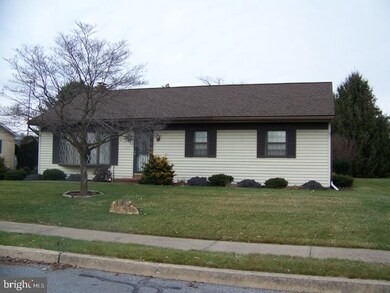 126 Maple Dr, Morgantown, PA 19543 - photo 2