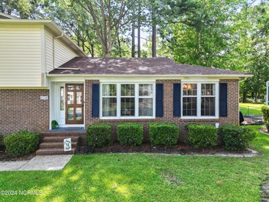 614 Clover Dr, Jacksonville, NC 28546 - photo 2