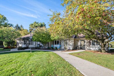 4178 Eastcastle Ct SE unit 3, Grand Rapids, MI 49508 - photo 2