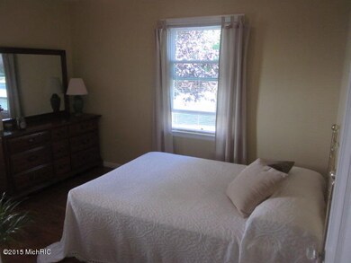 712 W Madison St, Hastings, MI 49058 - photo 7