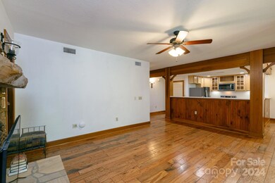 180 Creekside Way unit E-102, Burnsville, NC 28714 - photo 6