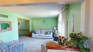 8626 Oakview Dr, Lenexa, KS 66215 - photo 2