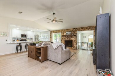02_1148PinOakCir_2007_Large