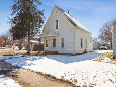 1037 10th St SE, Cedar Rapids, IA 52401 - photo 3