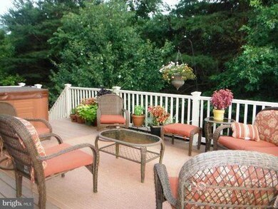 523 Shannon Dr N, Greencastle, PA 17225 - photo 2