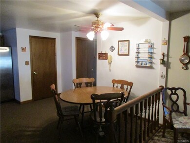 Kitchen eating area