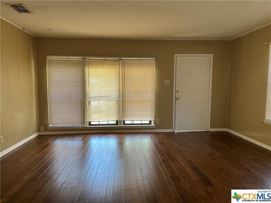 726 E Humphreys St, Seguin, TX 78155 - photo 3