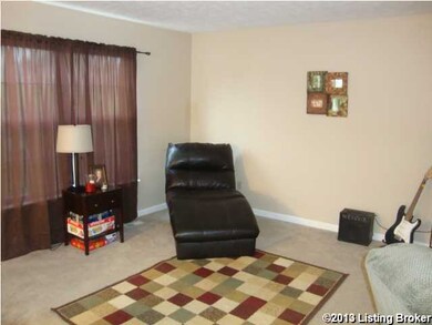 10609 Evanwood Dr, Louisville, KY 40228 - photo 7