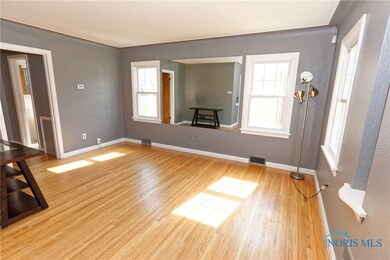 LIVING ROOM WITH BEAUTIFUL HARDWOOD FLOOR