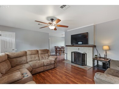 727 E 20th St, the Dalles, OR 97058 - photo 7