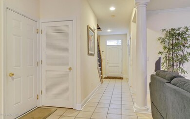 9 ft ceilings on 1st floor