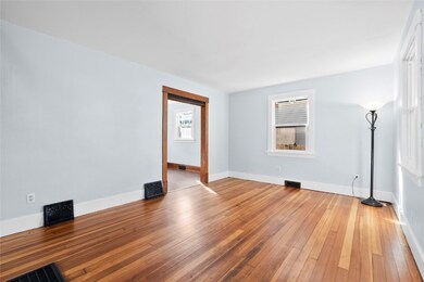 915 8th St SW, Cedar Rapids, IA 52404 - photo 4