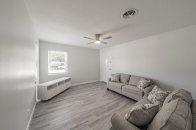 672 W Cedar St, Hurst, TX 76053 - photo 3