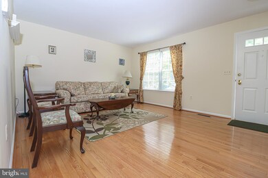 314 Felsted Ct, Sterling, VA 20165 - photo 5