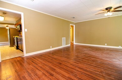 1417 Highland Dr, Bay City, TX 77414 - photo 5