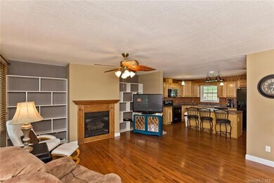 Great floor plan to entertain!