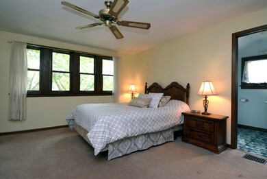 1375 Campbell Ave, Des Plaines, IL 60016 - photo 3