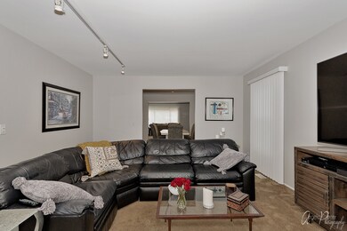 631 Cobblestone Ln, Buffalo Grove, IL 60089 - photo 2