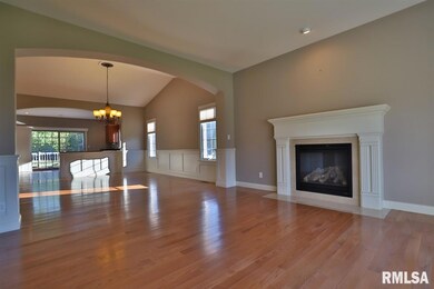 4530 N Tallgrass Ln, Peoria, IL 61615 - photo 5