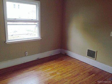 Bedroom new wood laminate flooring