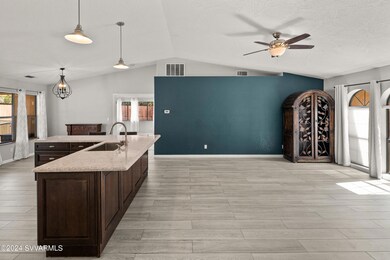 JL_15MoonsView-interiors-02
