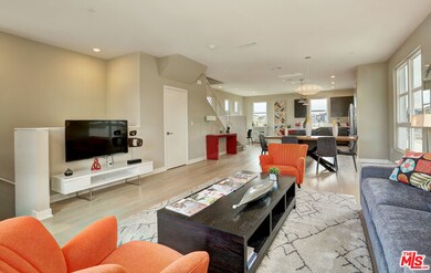 2nd Floor/Living Room