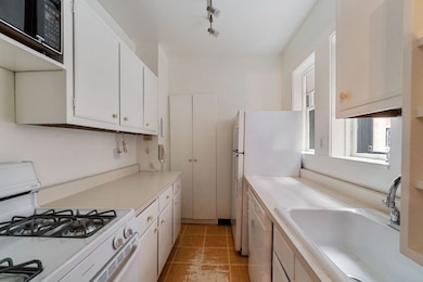 992 Memorial Dr unit 105, Cambridge, MA 02138 - photo 5