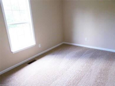 638 Neal Rd, Reidsville, NC 27320 - photo 4