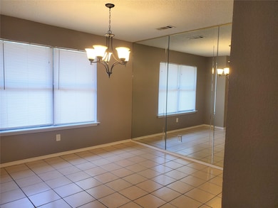 117 Valley Spring Dr, Arlington, TX 76018 - photo 4