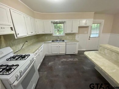 2409 S Robertson Ave, Tyler, TX 75701 - photo 5