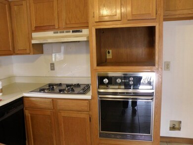 6147 Clayts Cir unit 22, Macon, GA 31216 - photo 2