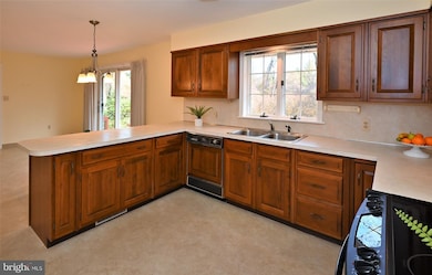 46 Crown Rd, Ewing, NJ 08638 - photo 7