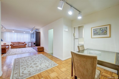 66-36 Yellowstone Blvd unit 4-A, Forest Hills, NY 11375 - photo 3